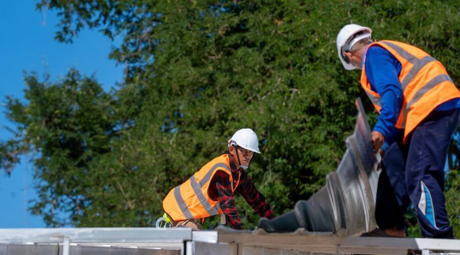 Professional gutter cleaning in McLemoresville, TN